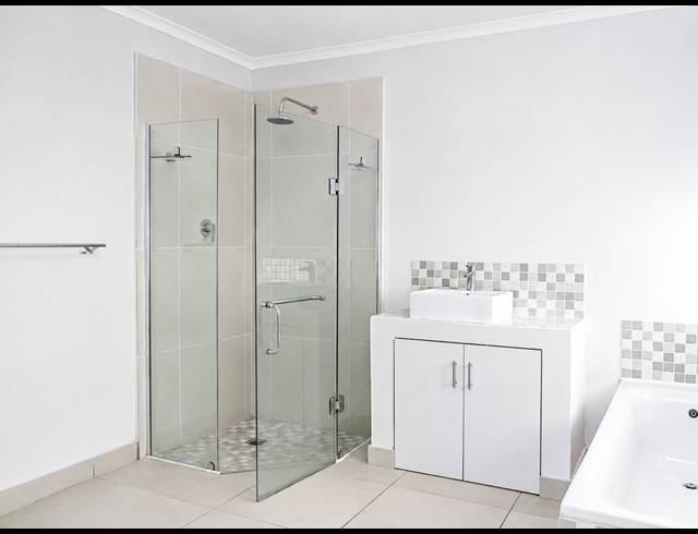 2 bed property to rent in WOODSTOCK